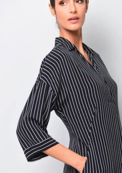 Kleid mit V-Ausschnitt