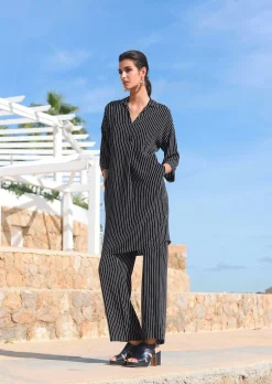 Kleid mit V-Ausschnitt