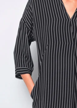 Kleid mit V-Ausschnitt