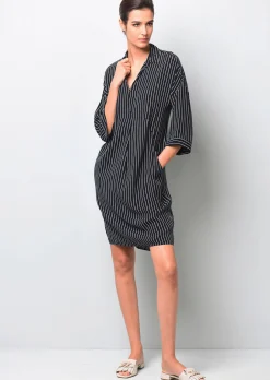 Kleid mit V-Ausschnitt