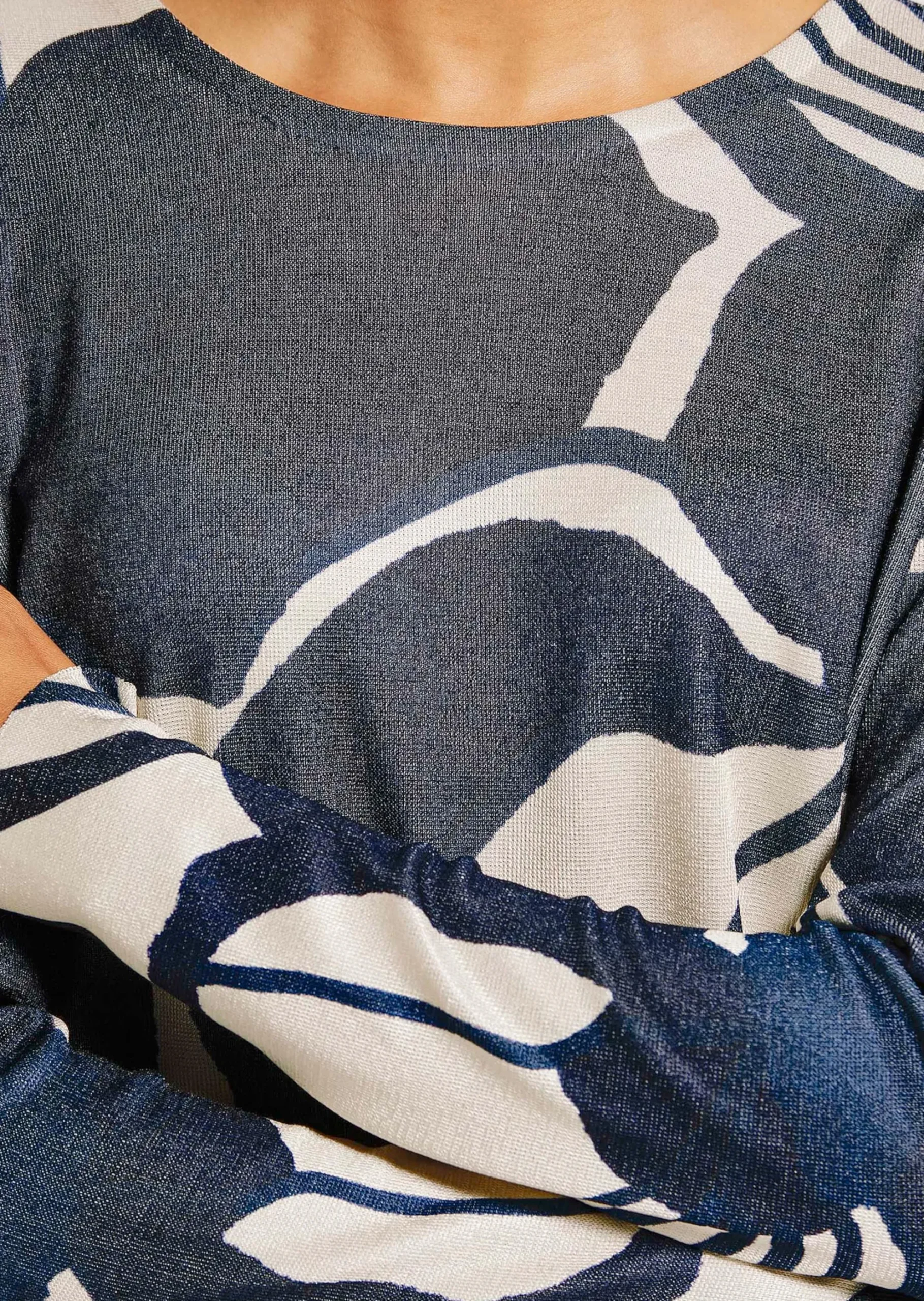 Kurzer Rundhals-Pullover mit Unikat-Print