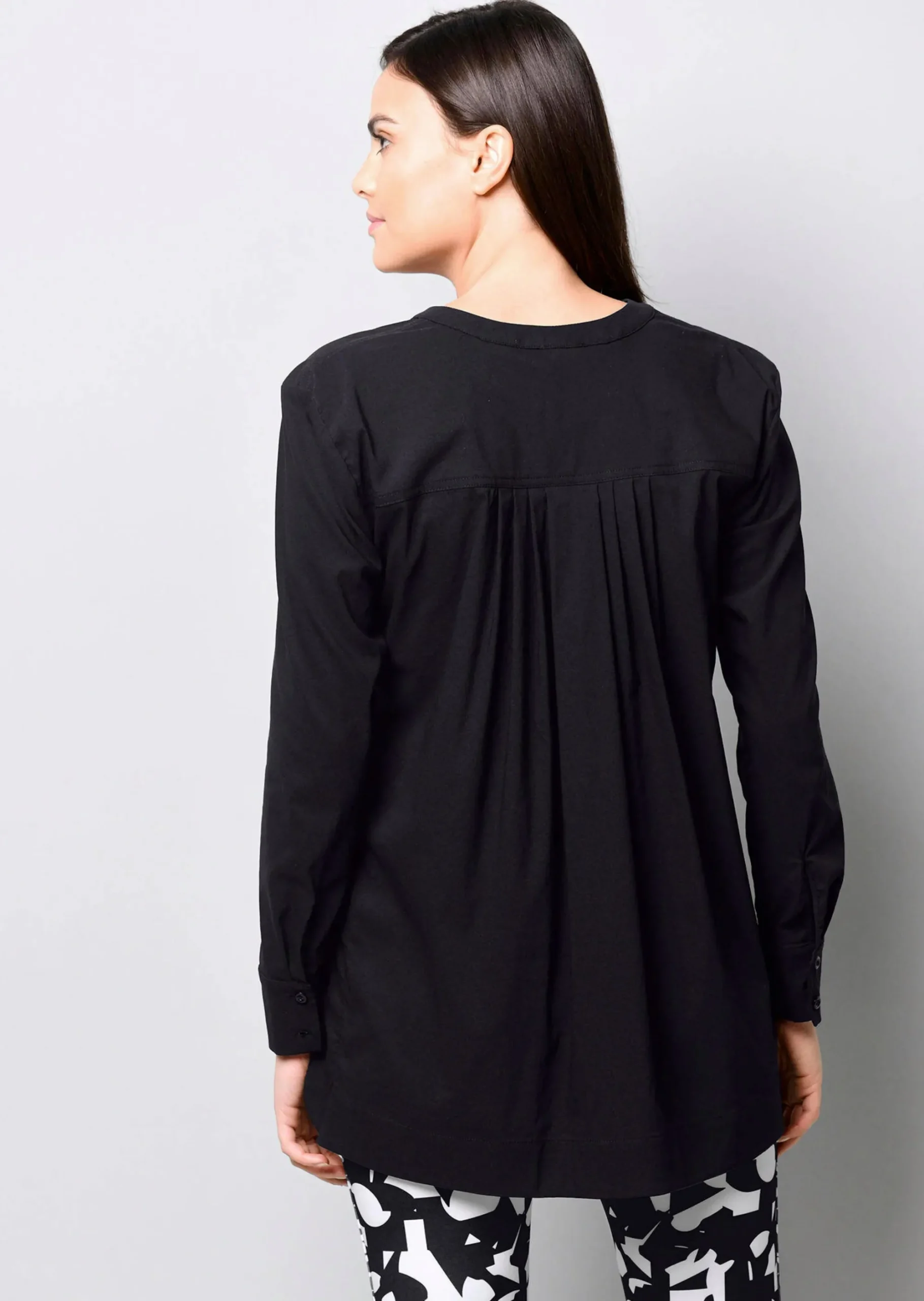 Oversizedbluse mit kleinen Falten im Rückteil