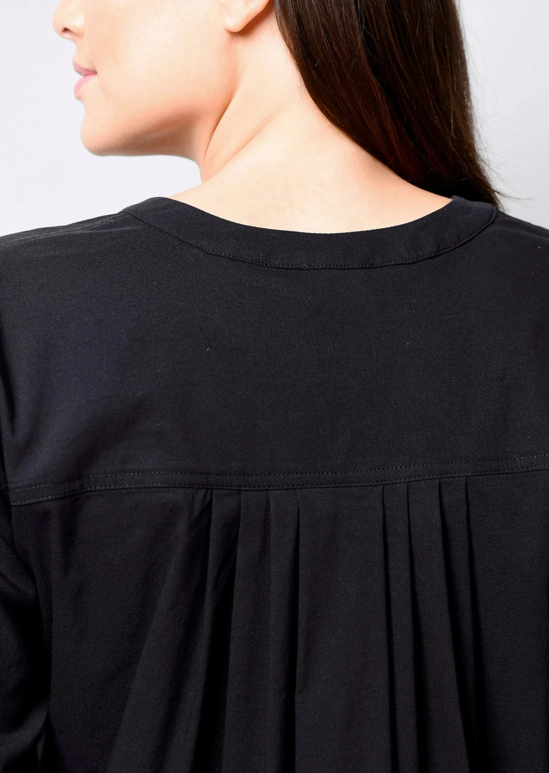 Oversizedbluse mit kleinen Falten im Rückteil