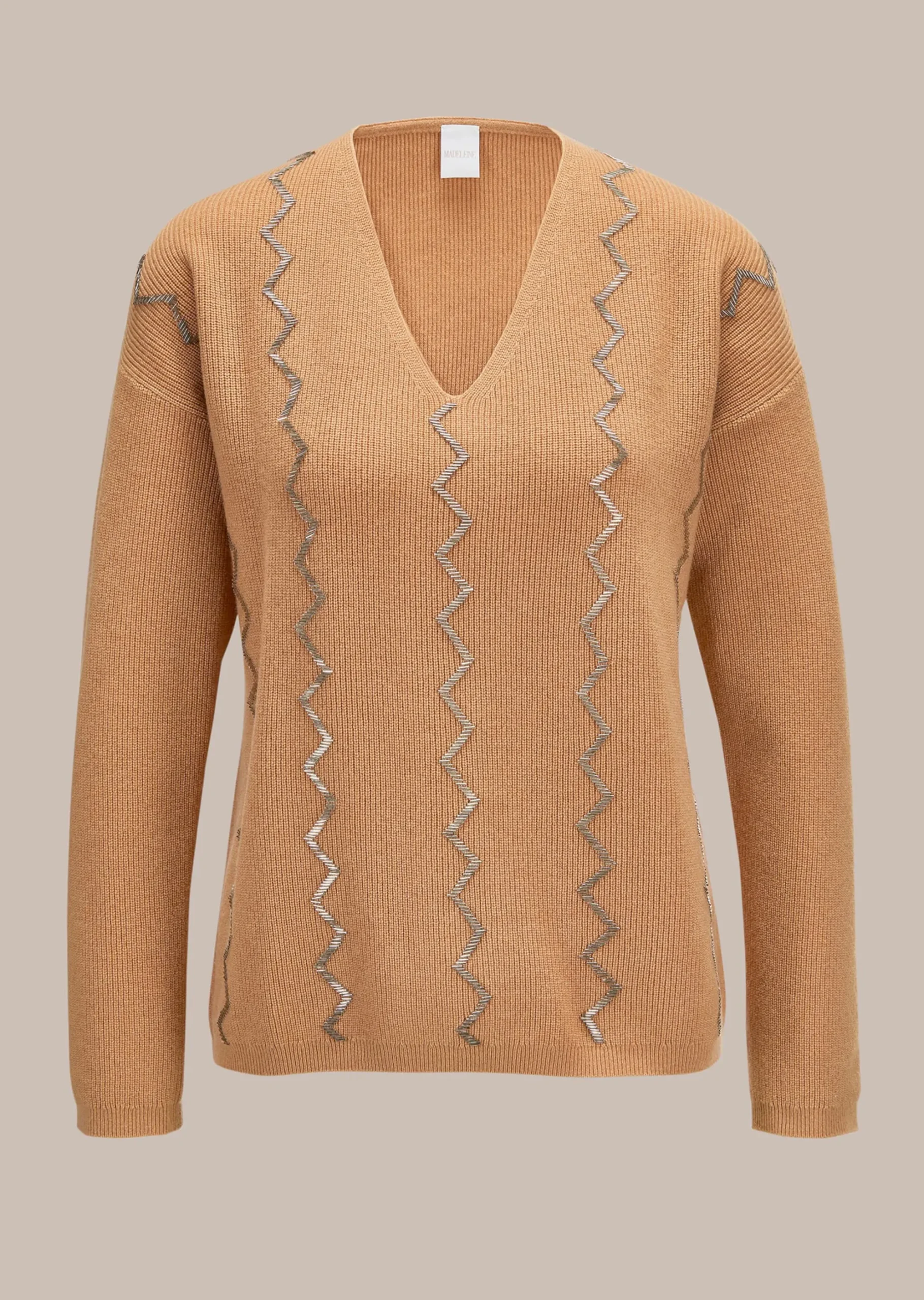 Oversize-Pullover mit aufwändiger Dekoration
