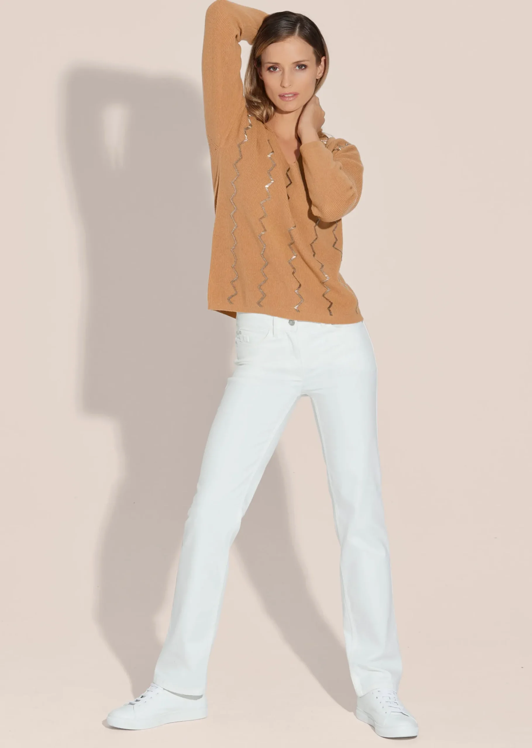 Oversize-Pullover mit aufwändiger Dekoration