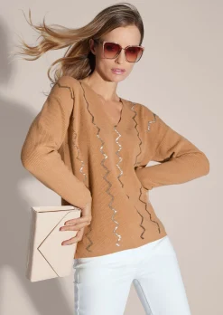 Oversize-Pullover mit aufwändiger Dekoration