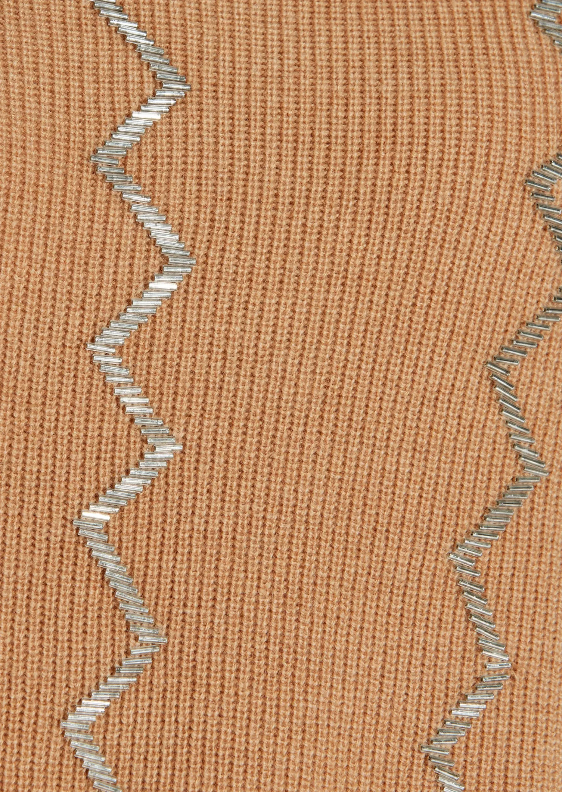 Oversize-Pullover mit aufwändiger Dekoration