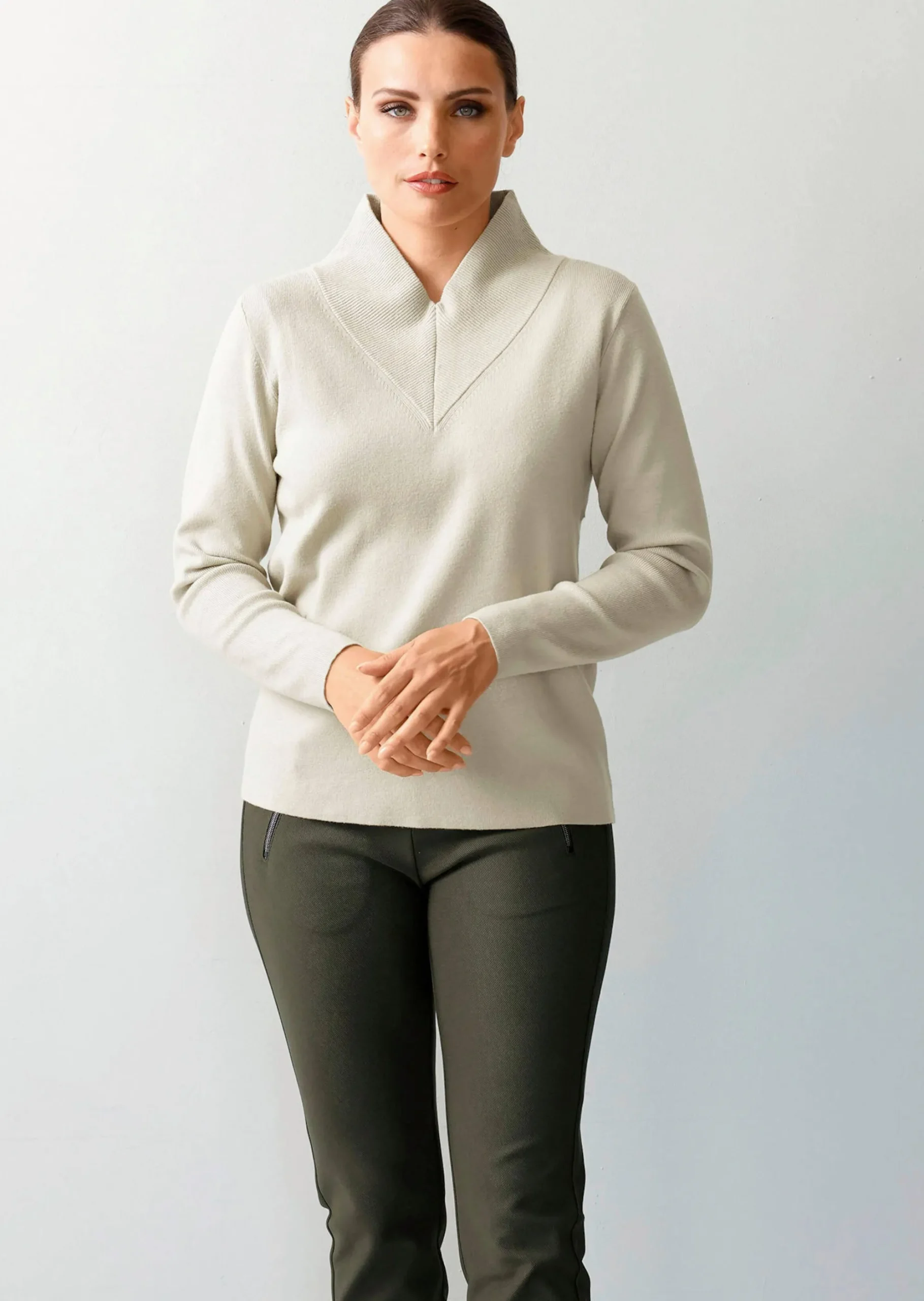 Pullover mit breitem V-Ausschnitt