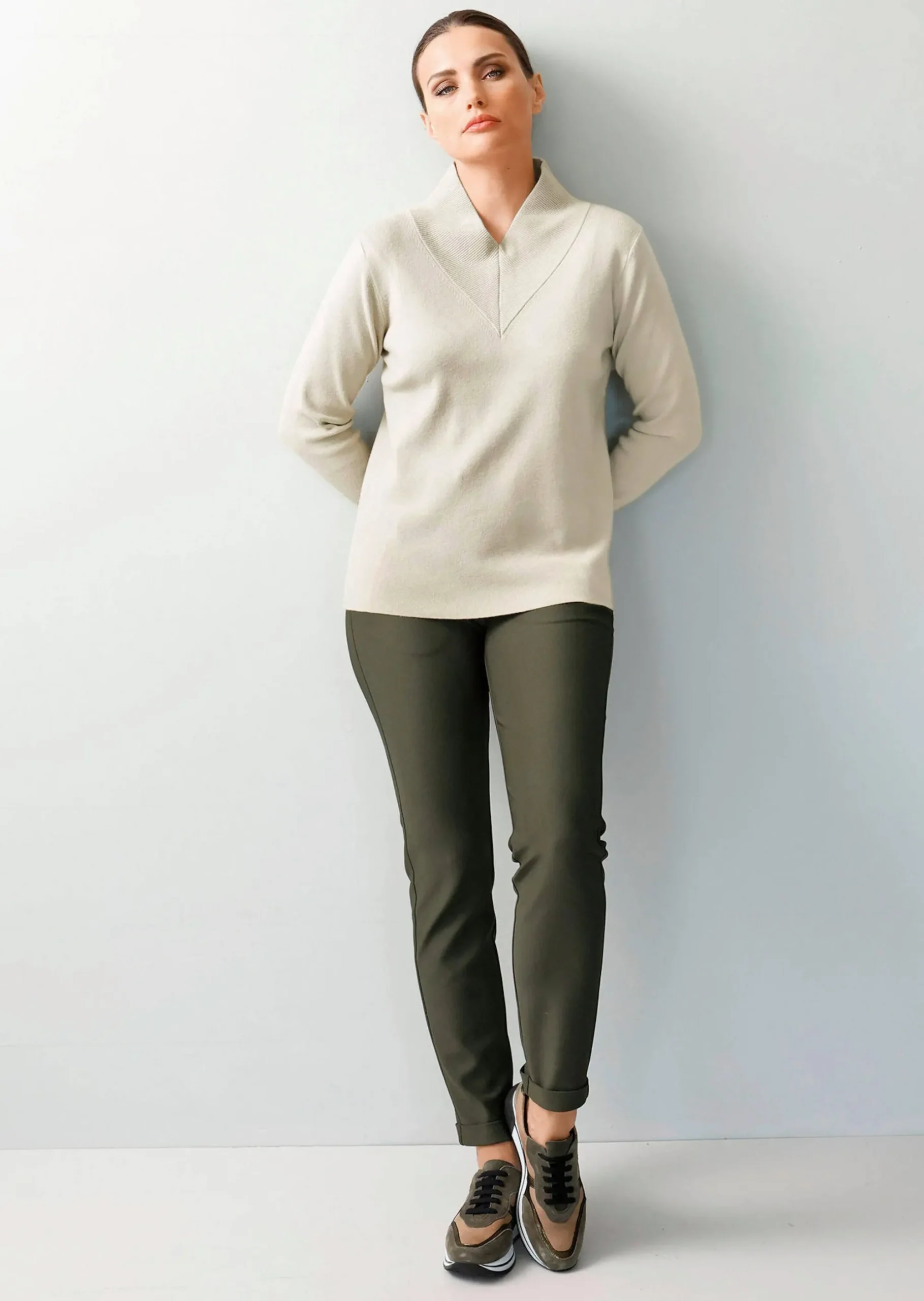 Pullover mit breitem V-Ausschnitt