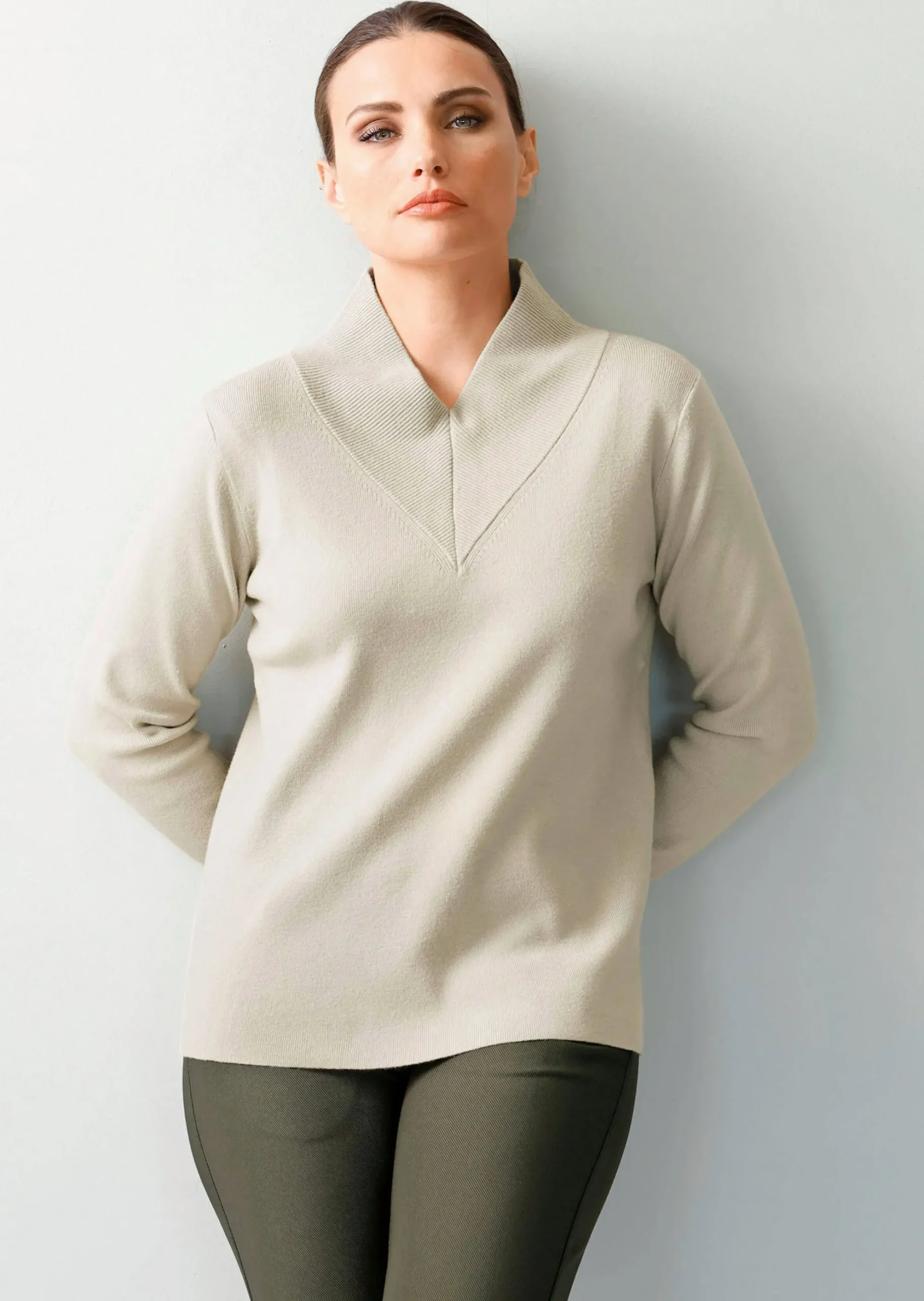 Pullover mit breitem V-Ausschnitt