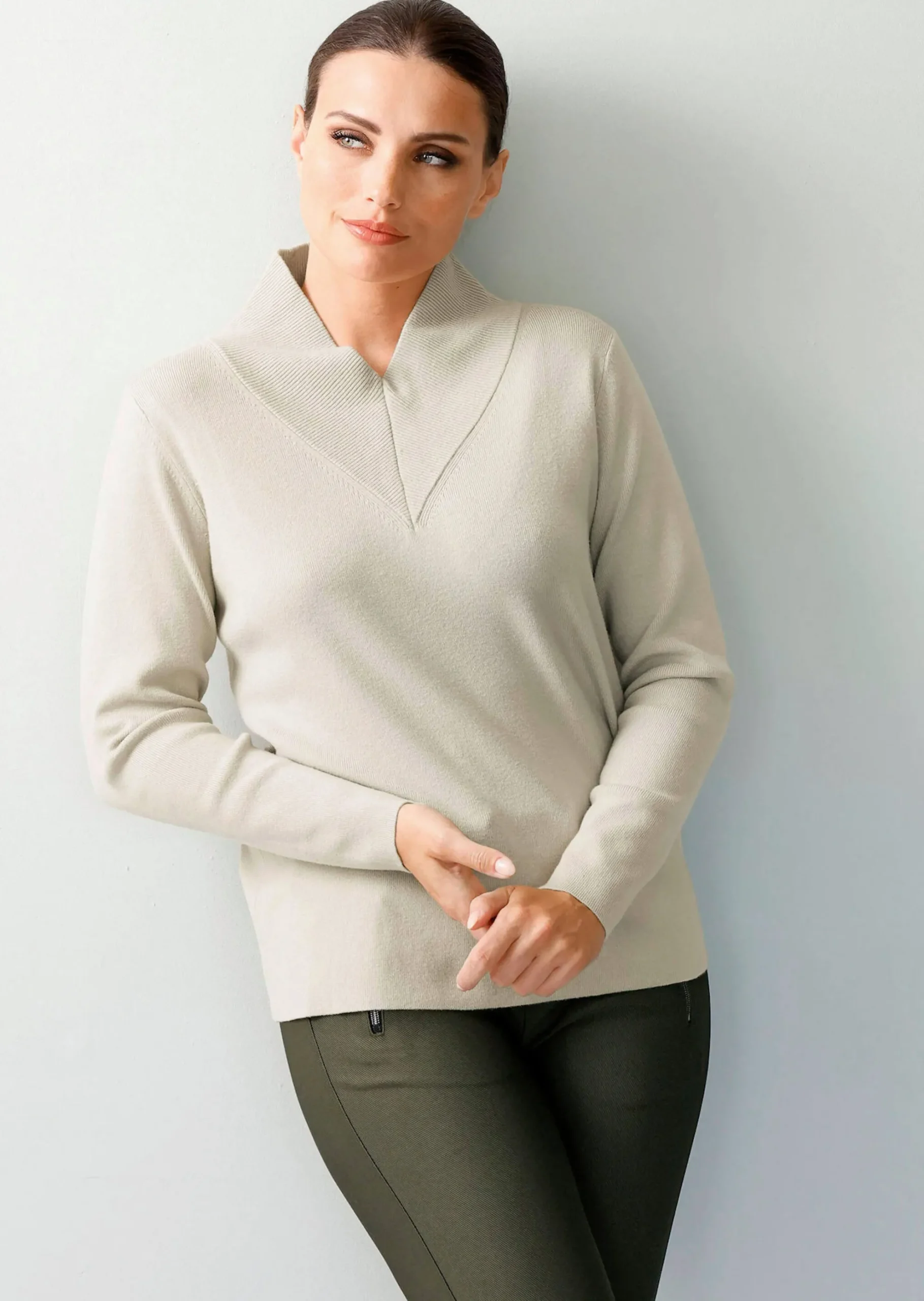 Pullover mit breitem V-Ausschnitt