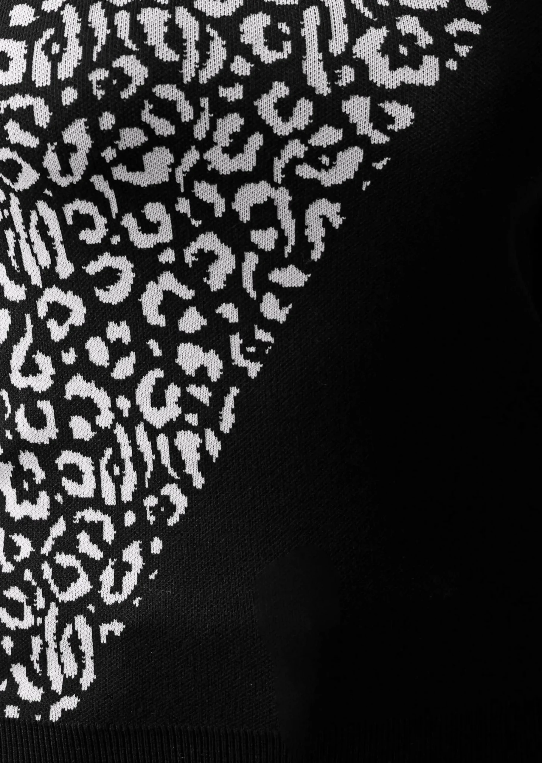 Pullover mit Cut-Out Detail