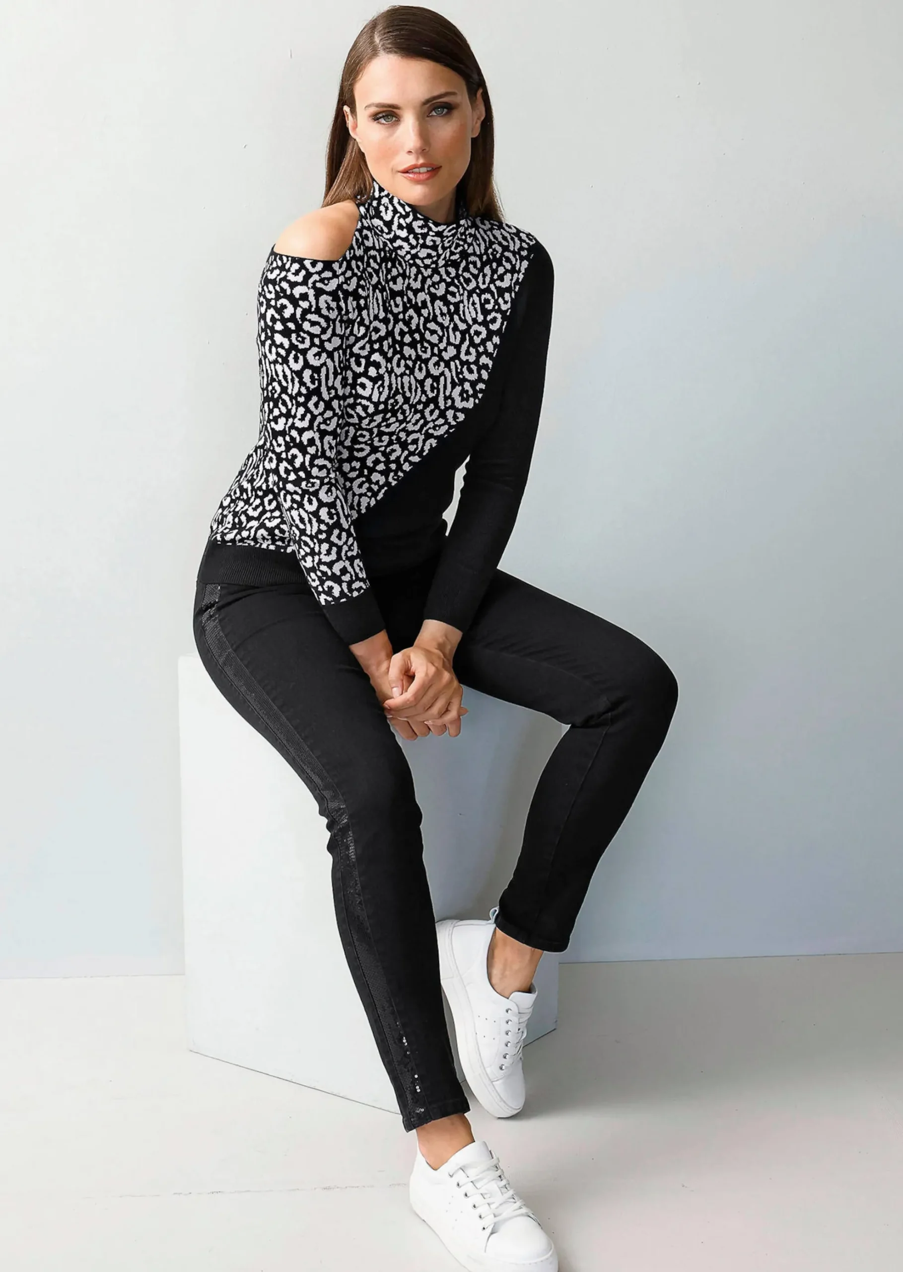 Pullover mit Cut-Out Detail