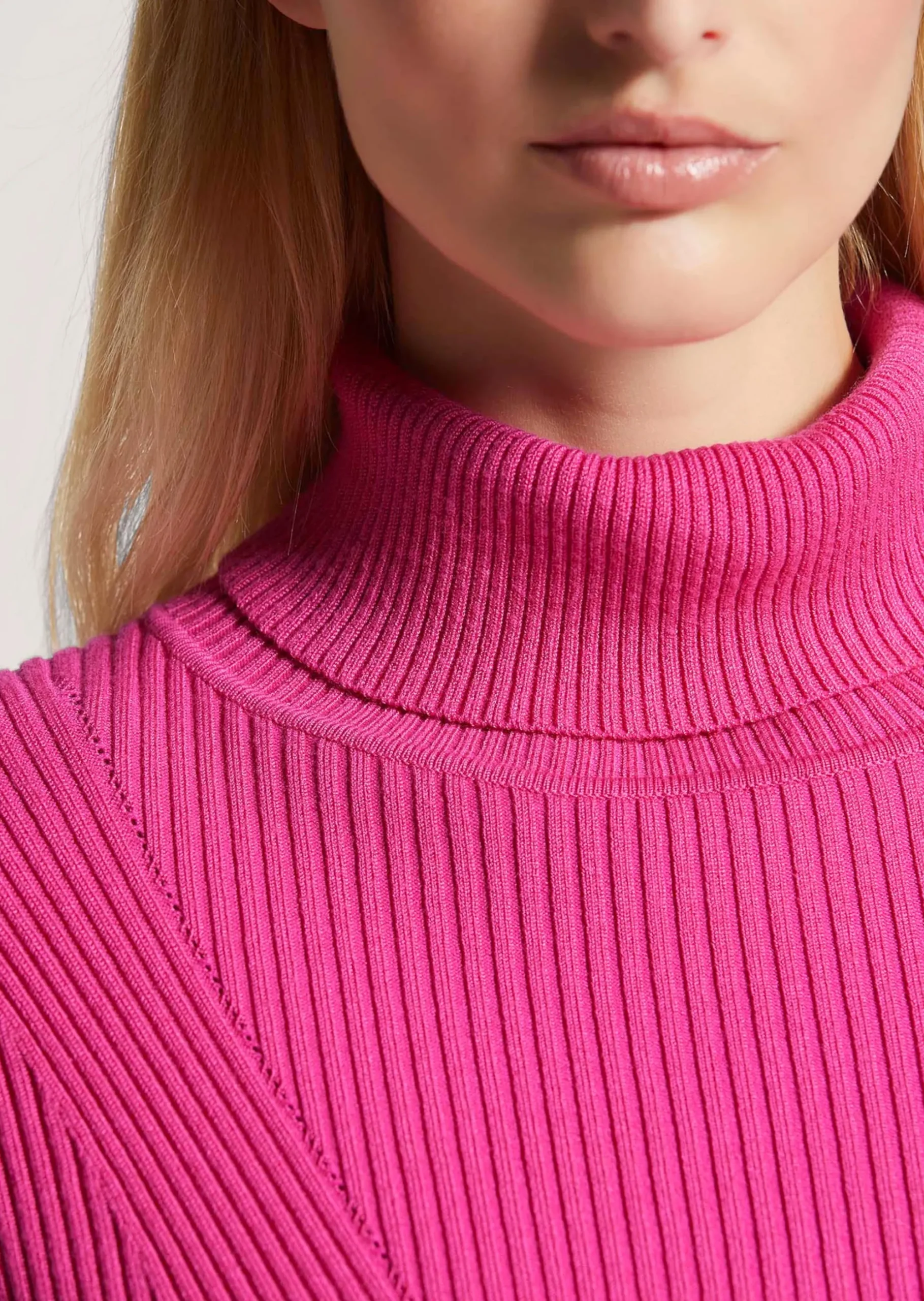 Rippstrickpullover mit Halbarm