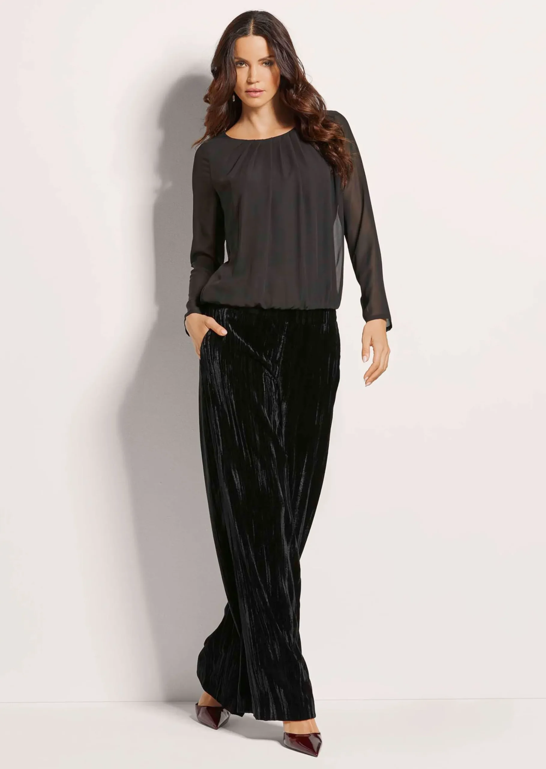 Rundhals-Bluse mit transparenten Ärmeln