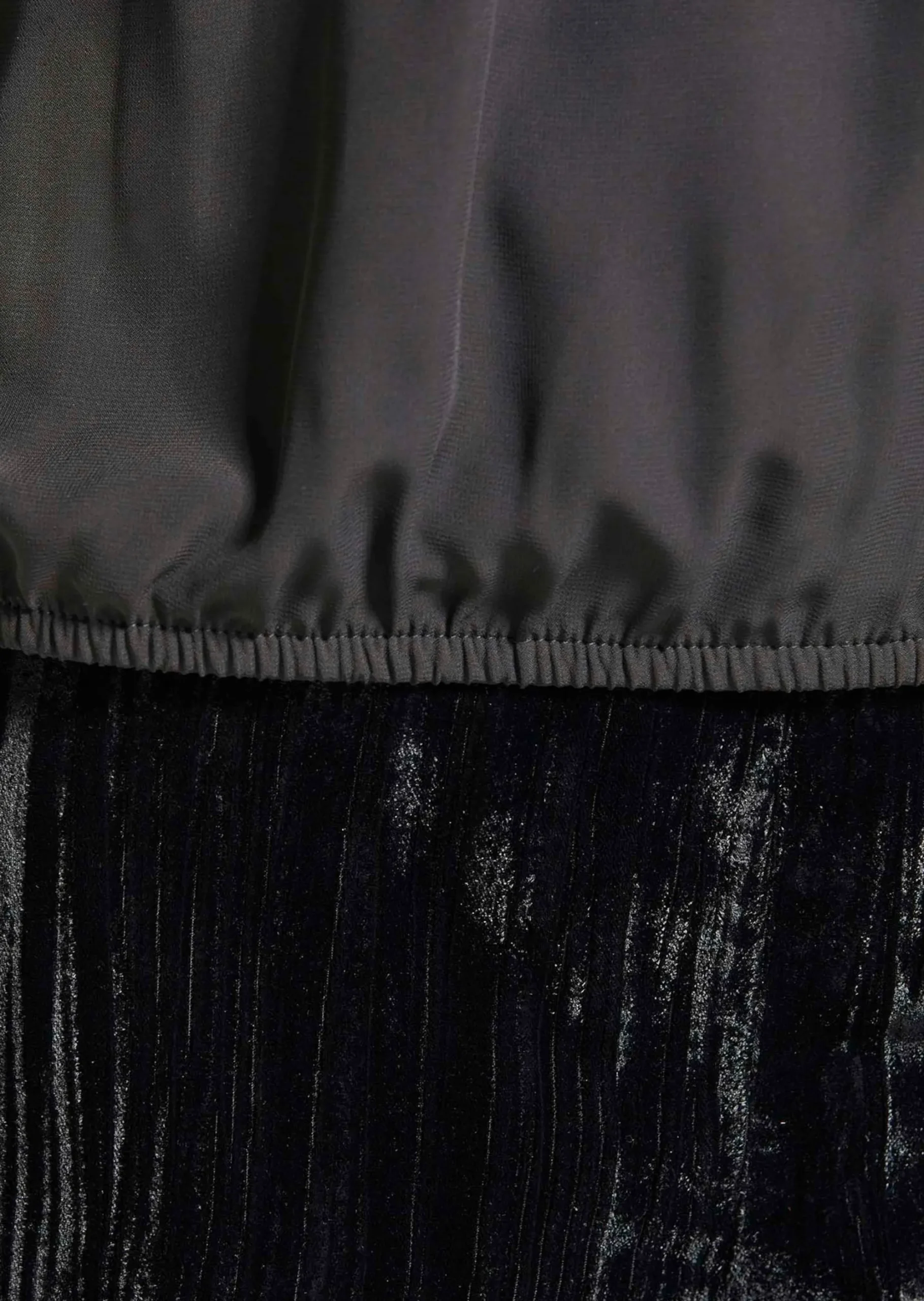 Rundhals-Bluse mit transparenten Ärmeln