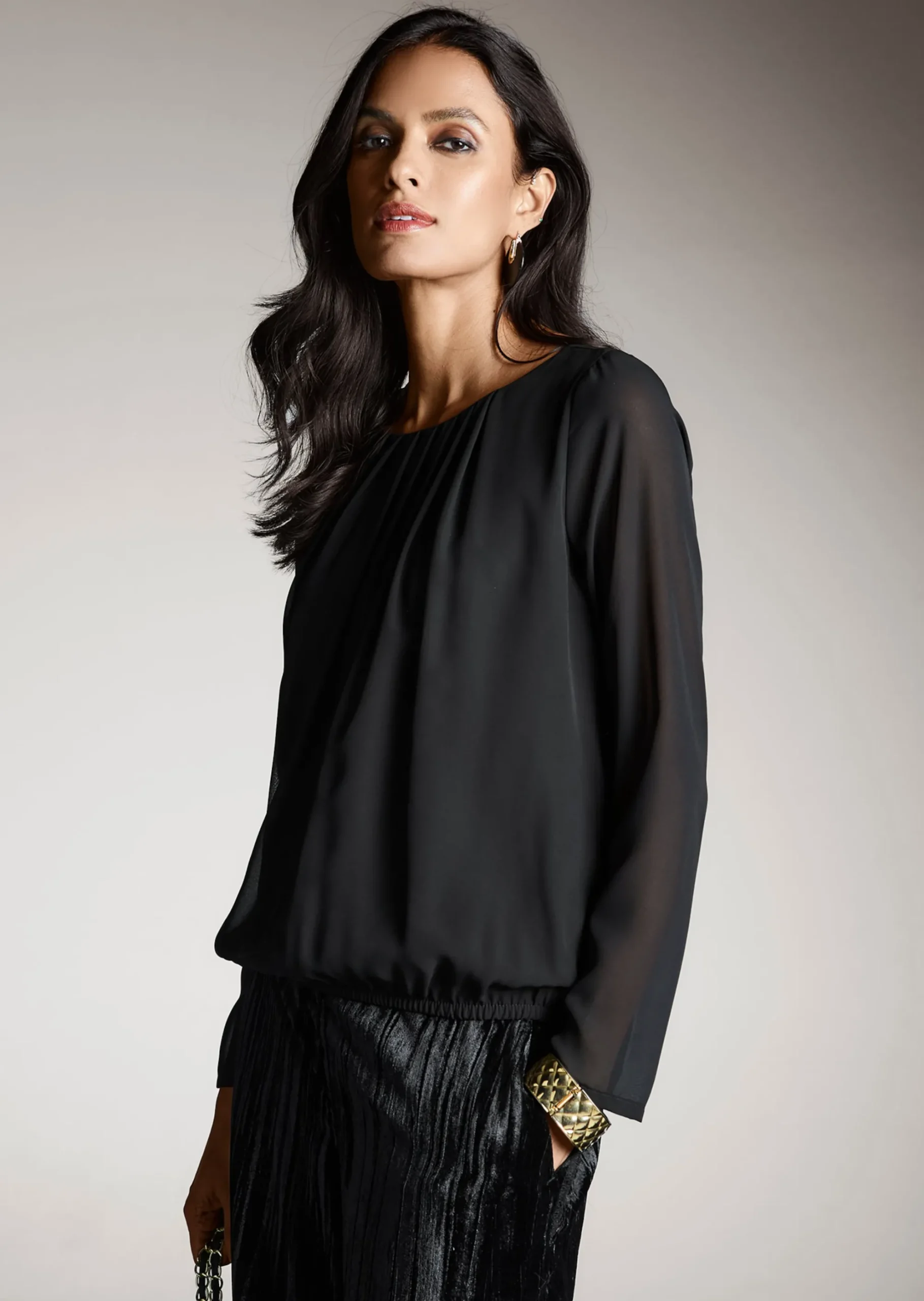 Rundhals-Bluse mit transparenten Ärmeln