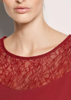 Rundhals-Shirt mit Spitze