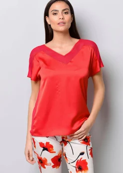 Shirt mit Spitzen am Ausschnitt