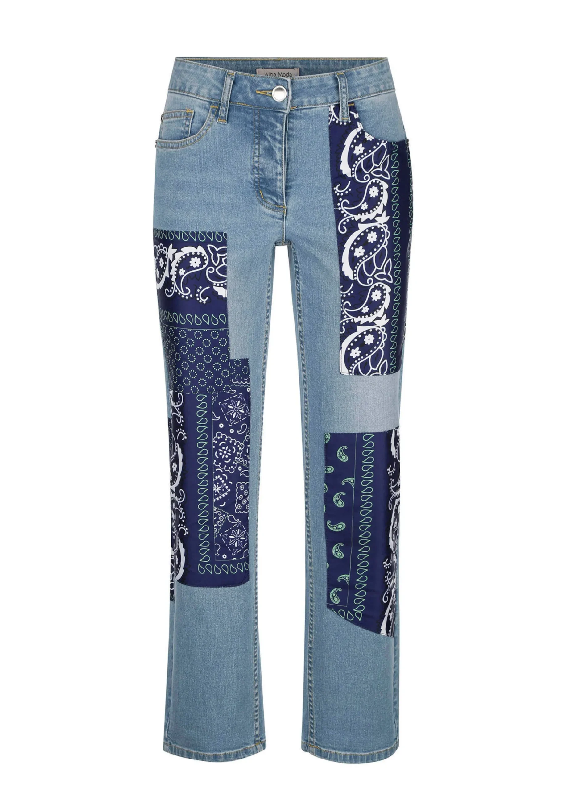 Strandhose mit modischen Patches auf Vorder - und Rückseite