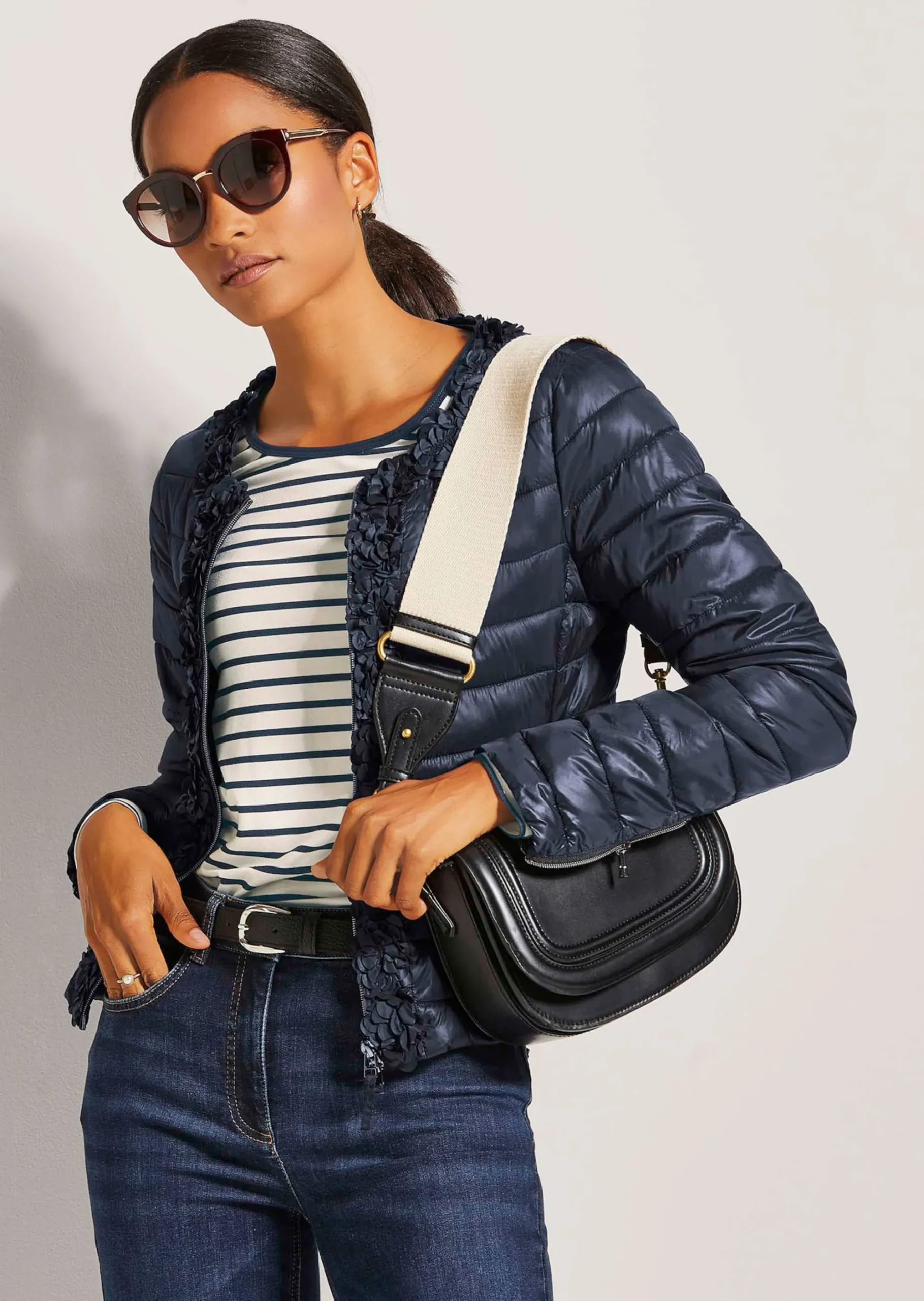Wattierte Steppjacke mit Blüten-Dekoration